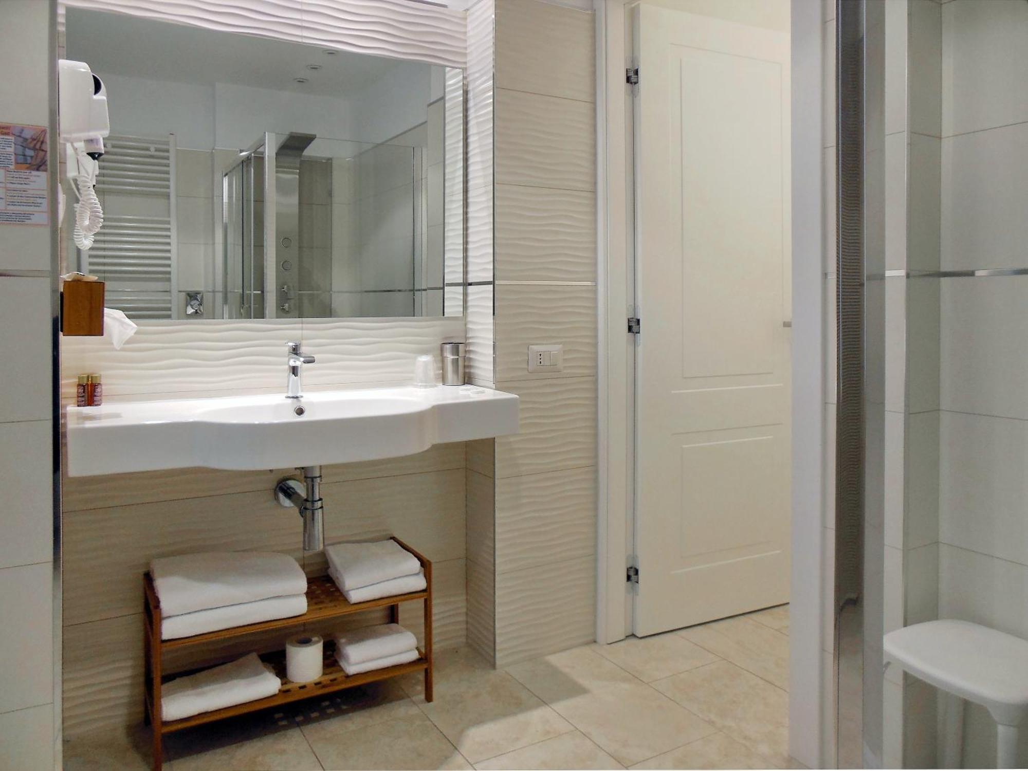 L'ospite - Lifestyle Residence, Design Guest house 2*